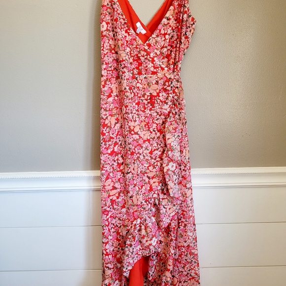 Q+A Los Angeles Floral Wrap Dress - Picture 3 of 10